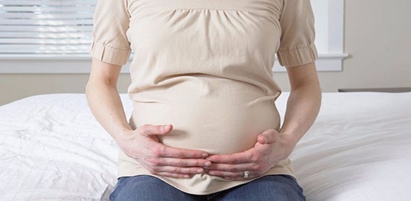 Thai nhi tụt xuống, vận động nhiều hơn có thể là lý do khiến mẹ bầu đau bụng dưới ở tuần 36 thai kỳ