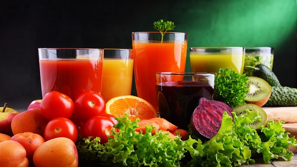 Bạn nhớ bổ sung đầy đủ vitamin và khoáng chất bằng cách ăn nhiều rau xanh, trái cây
